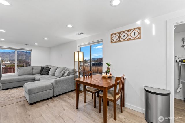 325 Eastmont Ave, East Wenatchee, WA 98802