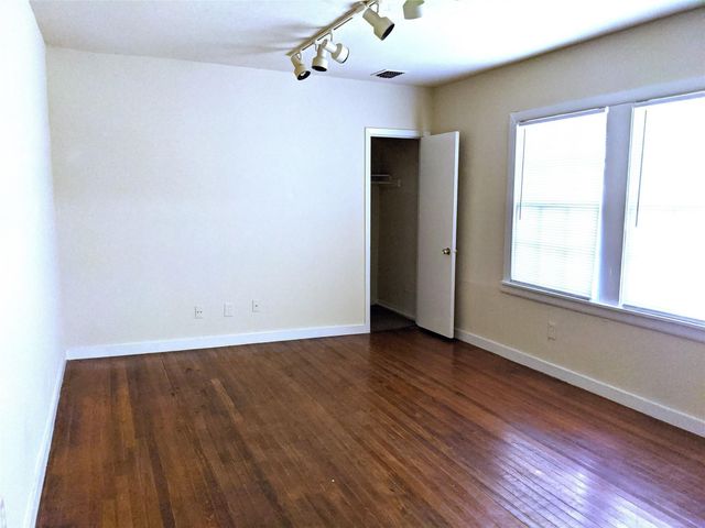 704 E 22nd Street, Houston, TX 77008