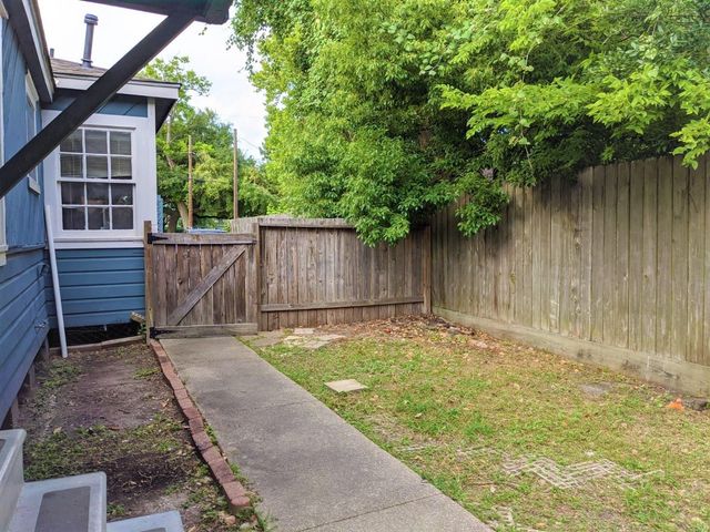 704 E 22nd Street, Houston, TX 77008