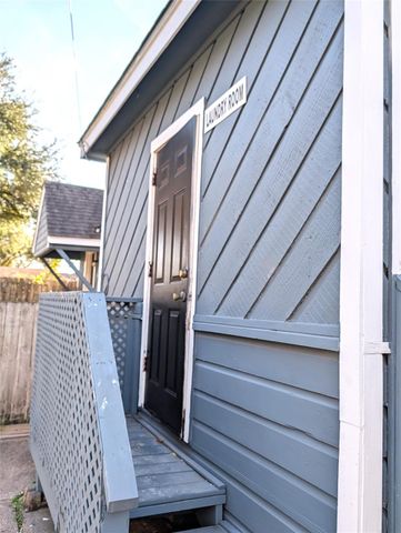 704 E 22nd Street, Houston, TX 77008