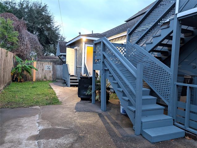 704 E 22nd Street, Houston, TX 77008