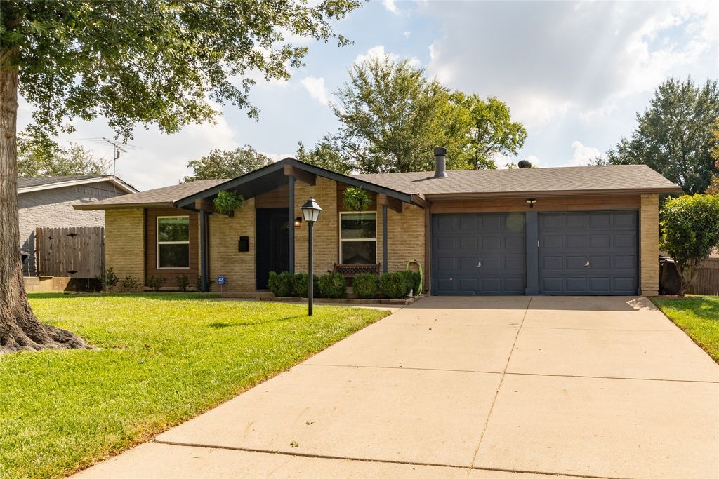 713 Shelmar Drive, Euless, TX 76039 — photo 2