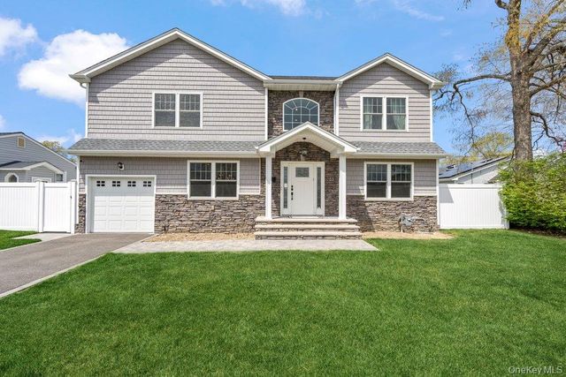 53 Surrey Lane, Plainview, NY 11803