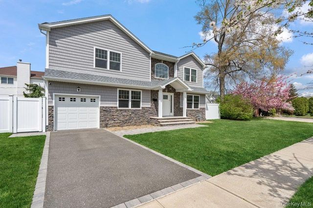 53 Surrey Lane, Plainview, NY 11803