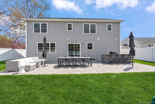 53 Surrey Lane, Plainview, NY 11803