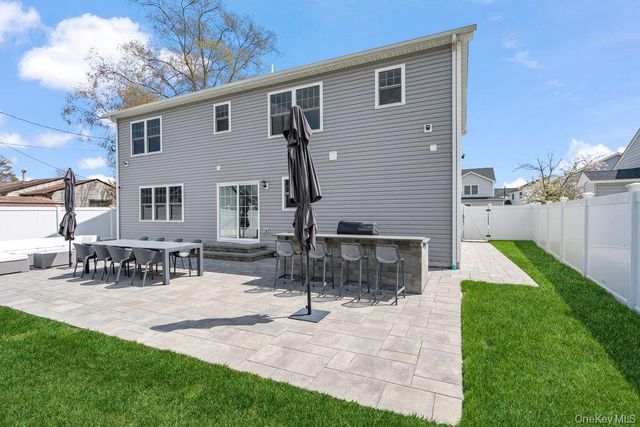 53 Surrey Lane, Plainview, NY 11803