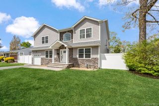 53 Surrey Lane, Plainview, NY 11803