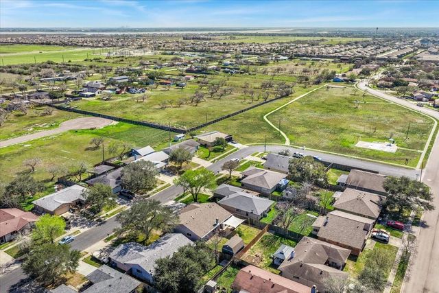 1749 Dawn Breeze Drive, Corpus Christi, TX 78412