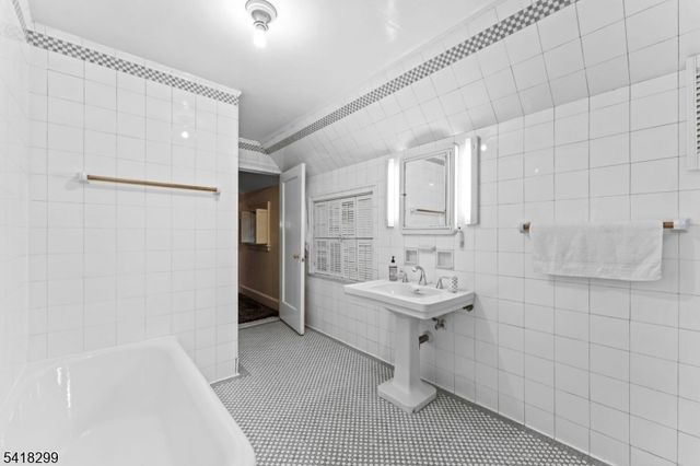 238 Elmwynd Dr, City Of Orange Twp., NJ 07050