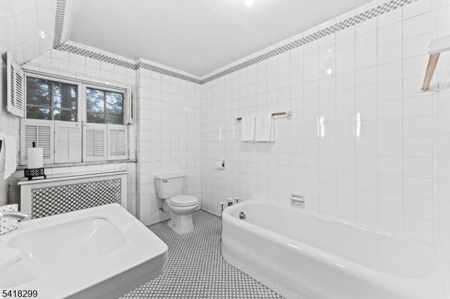 238 Elmwynd Dr, City Of Orange Twp., NJ 07050