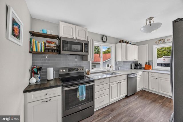 40 JOHNSON RD, Pasadena, MD 21122
