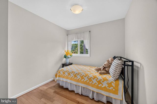 40 JOHNSON RD, Pasadena, MD 21122