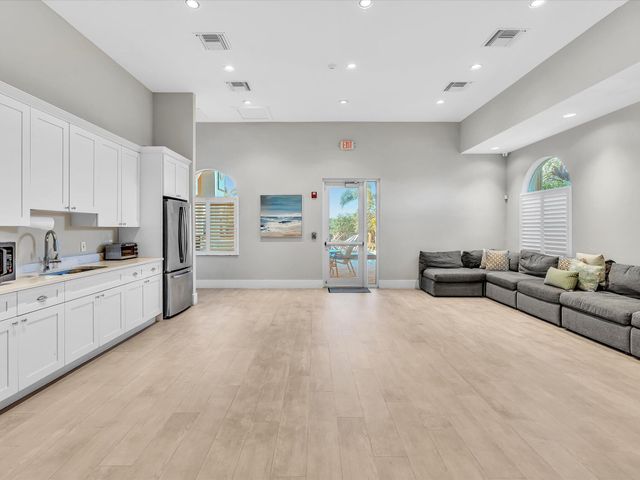 4194 Bluff Harbor Way, Wellington, FL 33449