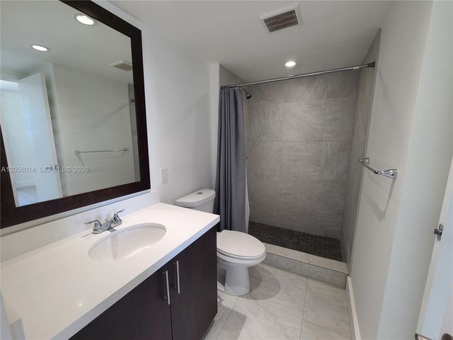 3625 N Country Club Dr 2408, Aventura, FL 33180