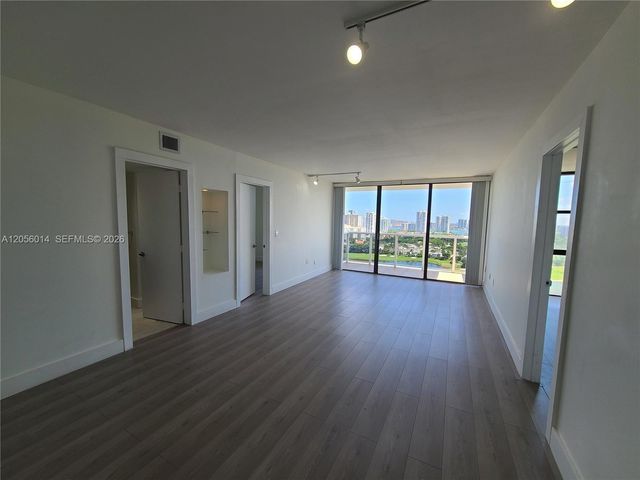 3625 N Country Club Dr 2408, Aventura, FL 33180