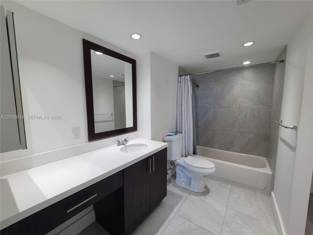 3625 N Country Club Dr 2408, Aventura, FL 33180
