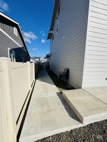 12637 S Averyon Way, Nampa, ID 83686