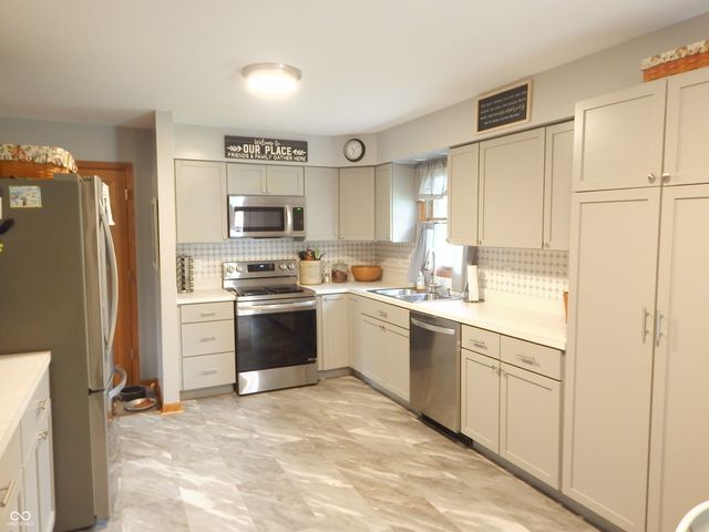 7642 Maxwelton Street, Mooresville, IN 46158