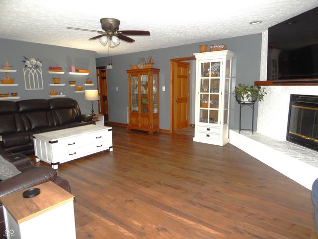 7642 Maxwelton Street, Mooresville, IN 46158