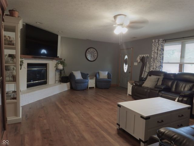 7642 Maxwelton Street, Mooresville, IN 46158