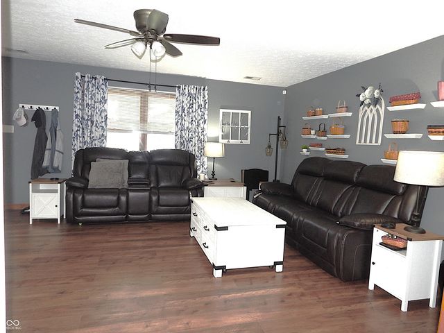 7642 Maxwelton Street, Mooresville, IN 46158