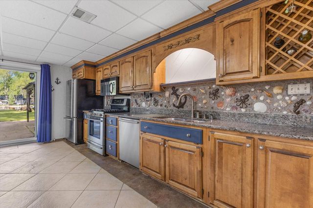 S108W34703 Jacks Bay ROAD, Mukwonago, WI 53149