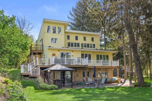 S108W34703 Jacks Bay ROAD, Mukwonago, WI 53149