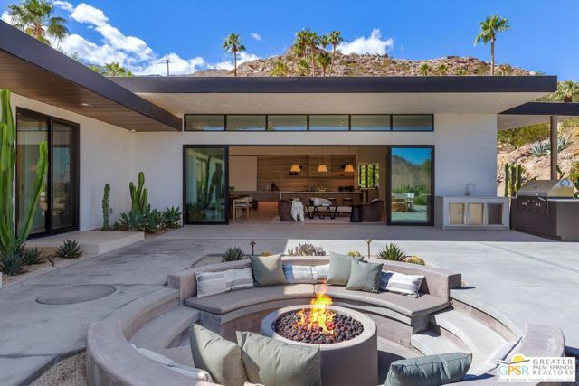 2481 Cahuilla Hills Drive, Palm Springs, CA 92264