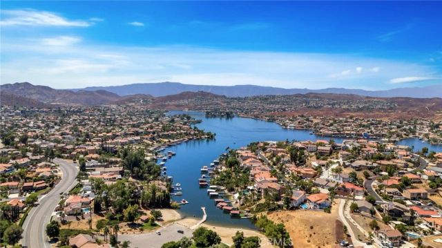 30264 White Wake, Canyon Lake, CA 92587
