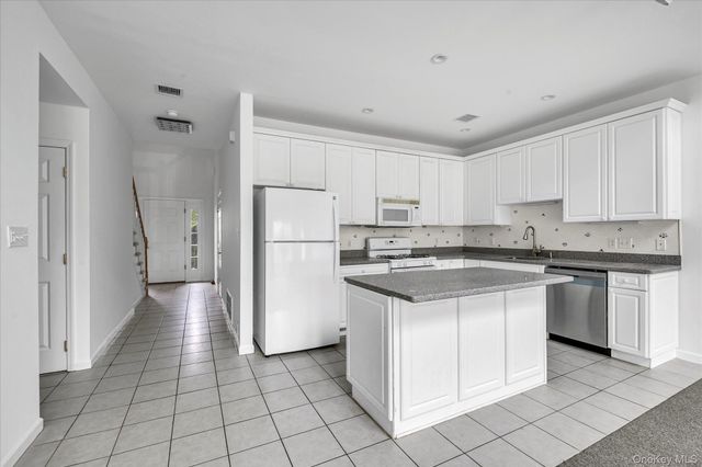 214 Miro Place, Port Washington, NY 11050