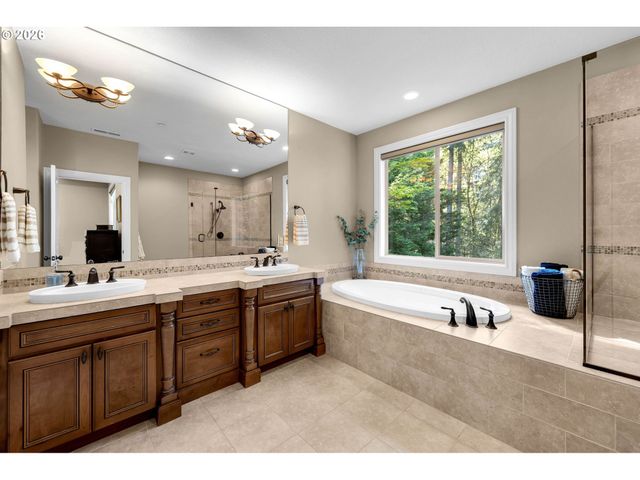 806 Nw 35TH Ave, Camas, WA 98607
