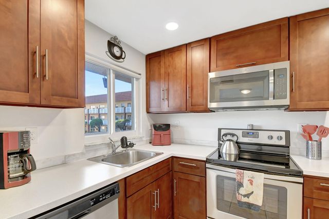 9261 Sunrise Lakes Boulevard 210, Sunrise, FL 33322