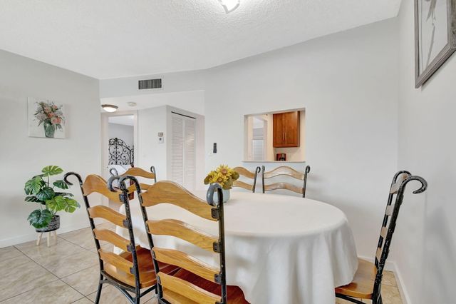 9261 Sunrise Lakes Boulevard 210, Sunrise, FL 33322