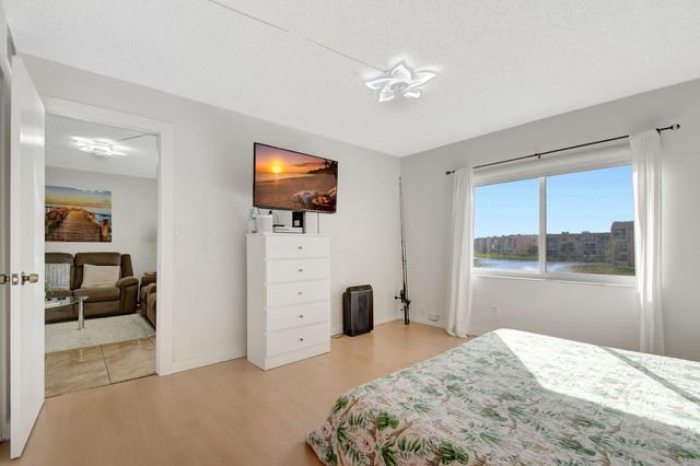 9261 Sunrise Lakes Boulevard 210, Sunrise, FL 33322