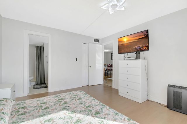 9261 Sunrise Lakes Boulevard 210, Sunrise, FL 33322