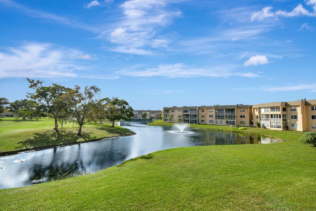 9261 Sunrise Lakes Boulevard 210, Sunrise, FL 33322