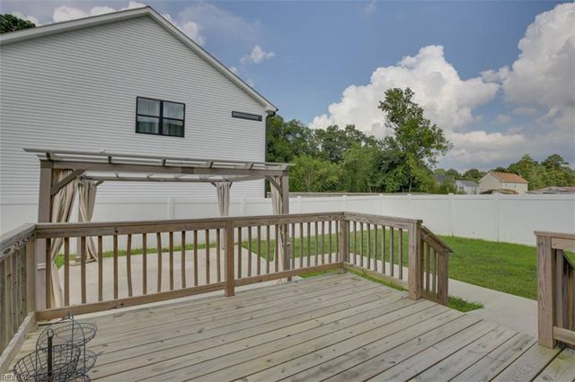 100 Wren RD, Suffolk, VA 23432