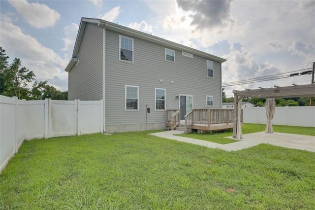 100 Wren RD, Suffolk, VA 23432