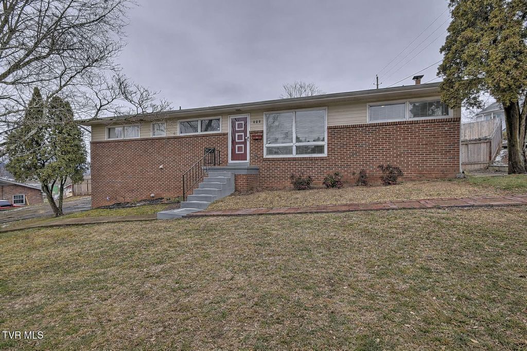 806 Hollis Street, Kingsport, TN 37660