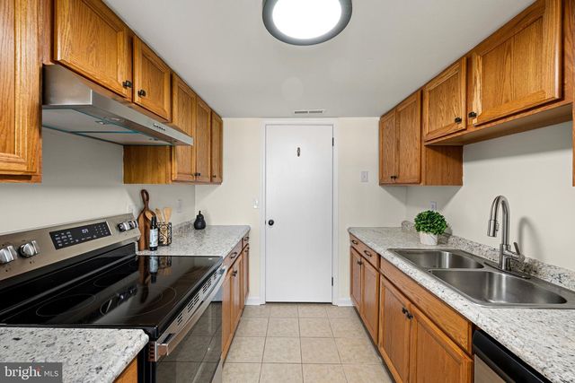 1207 S FARMVIEW DR, Dover, DE 19904