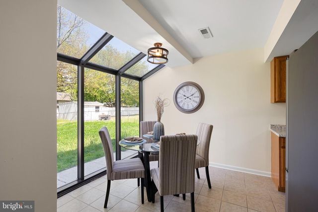 1207 S FARMVIEW DR, Dover, DE 19904
