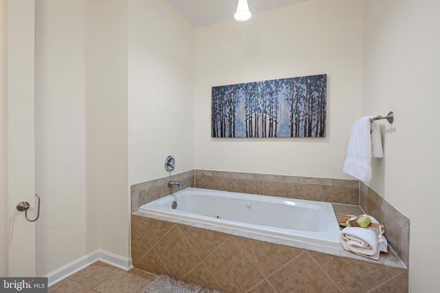 1207 S FARMVIEW DR, Dover, DE 19904