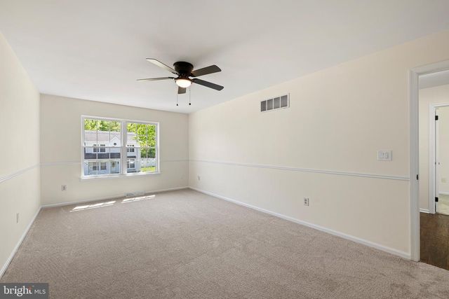 1207 S FARMVIEW DR, Dover, DE 19904