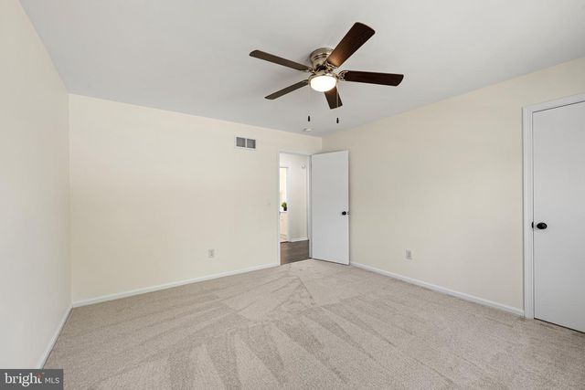 1207 S FARMVIEW DR, Dover, DE 19904
