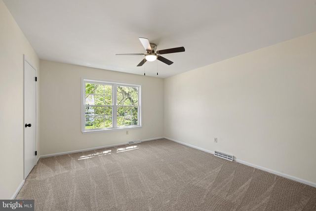 1207 S FARMVIEW DR, Dover, DE 19904