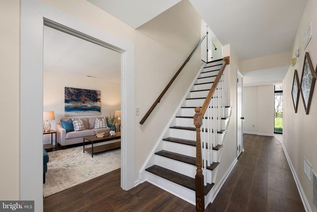 1207 S FARMVIEW DR, Dover, DE 19904