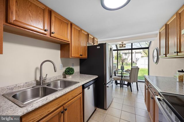 1207 S FARMVIEW DR, Dover, DE 19904