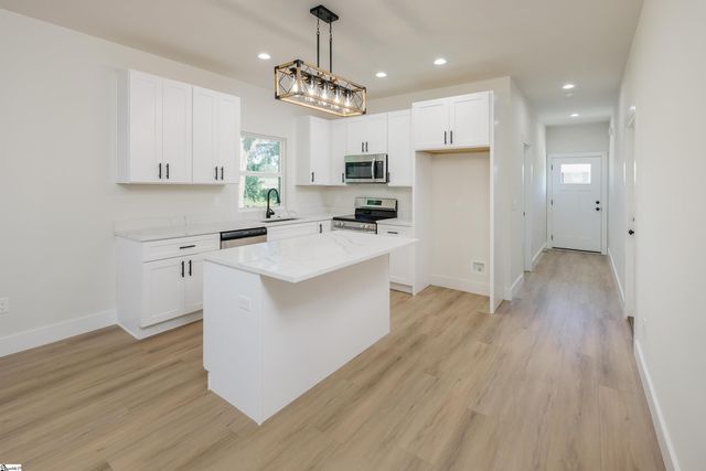 110 Simmons Road, Woodruff, SC 29388