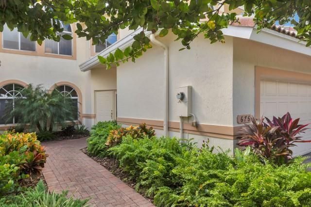 676 W Palm Aire Drive, Pompano Beach, FL 33069