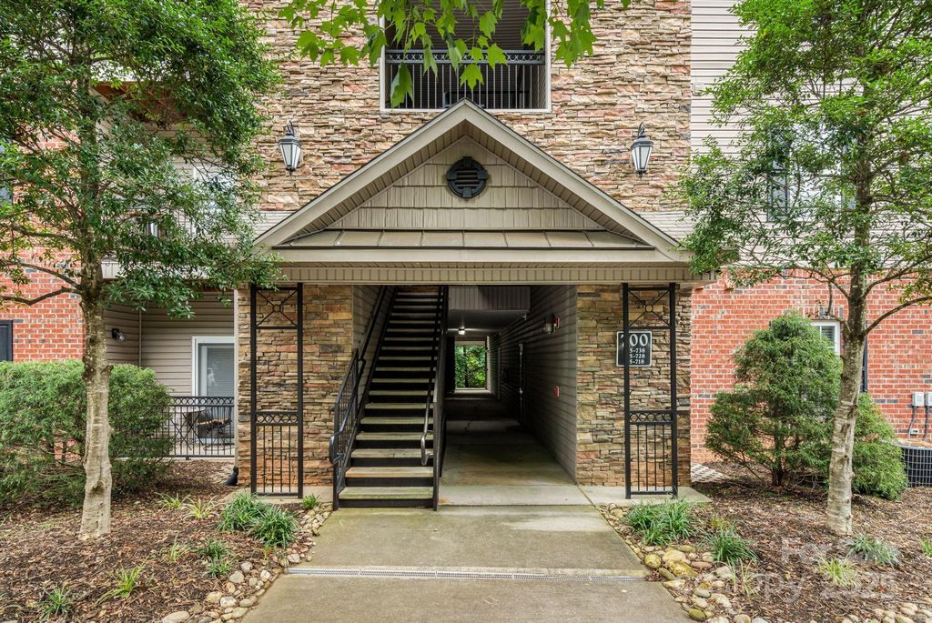 727 Appeldoorn Circle, Asheville, NC 28803